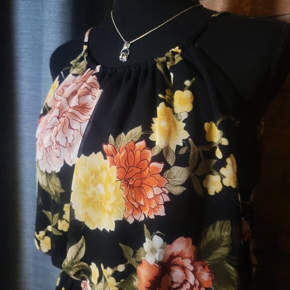 Lovely Floral Gathered Halter w/Cinched Waist and Tiem Back Mini Dress - Size L - Picture 2 of 12